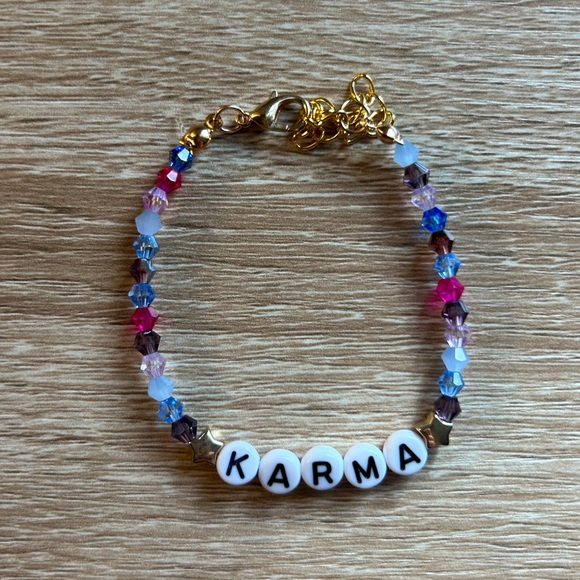 Karma adjustable Taylor swift friendship bracelet - Picture 1 of 2